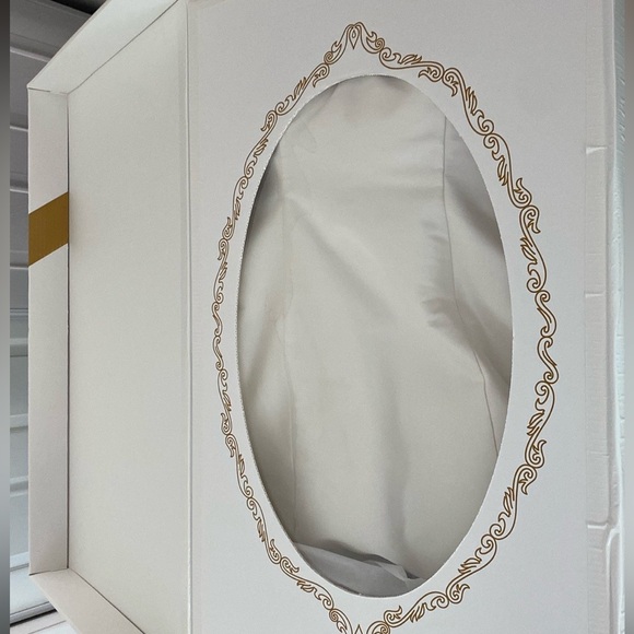 Heidi Elnora Atelier Coco Marie Wedding Gown. 100% Silk (Shantung) size 8 - Picture 6 of 13